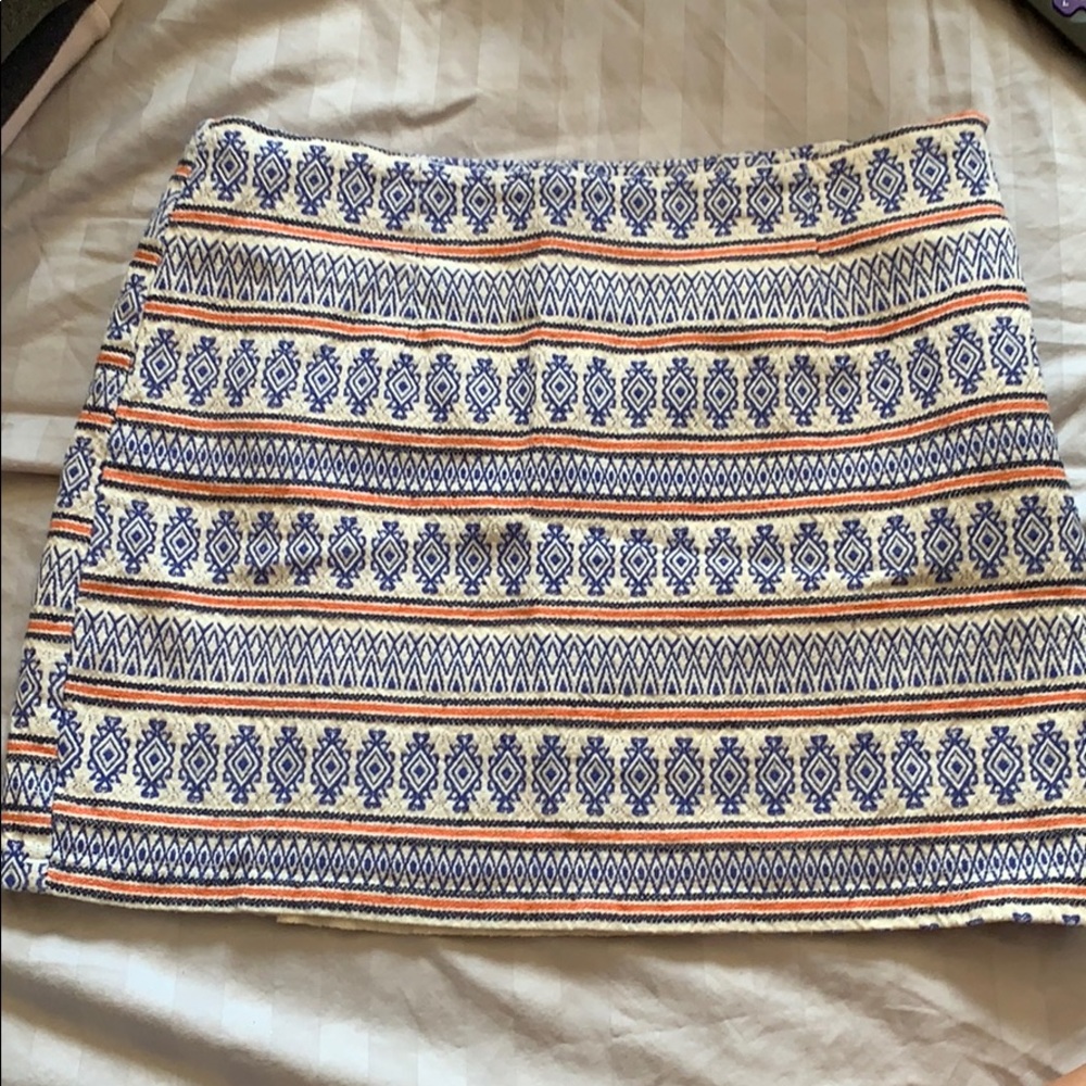Low-rise printed mini skirt!